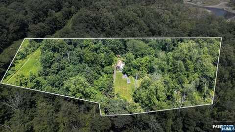 77 Voorhis Road, Kinnelon, NJ 07035