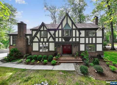 483 Old Post Road, Wyckoff, NJ 07481