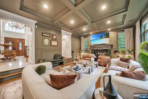 13 Arnold Avenue, Closter, NJ 07624