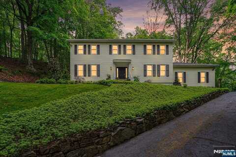 32 Lord William Penn Drive, Morris, NJ 07960