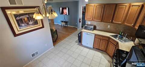 25 Roth Street, Elmwood Park, NJ 07407