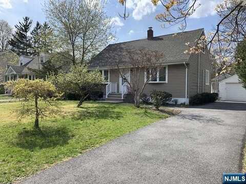 447 Berkshire Road, Ridgewood, NJ 07450