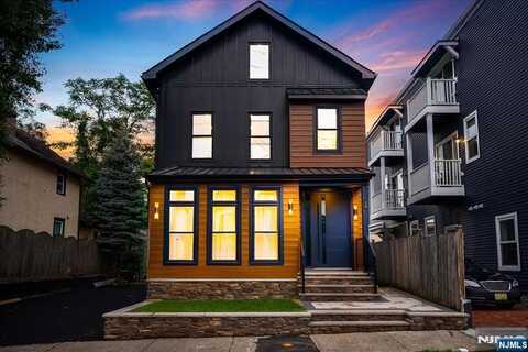 10 Frink Street, Montclair, NJ 07042