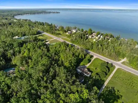 6167 N Straits, Cheboygan, MI 49721