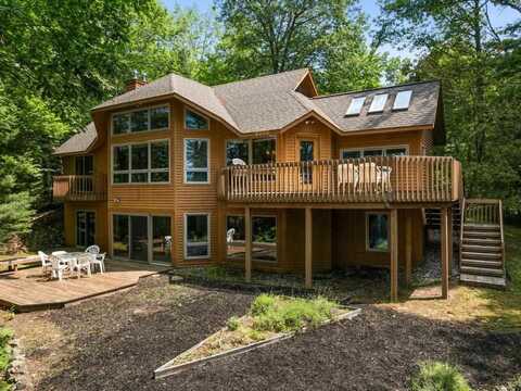 2192 Mac-A-Vista, Indian River, MI 49749
