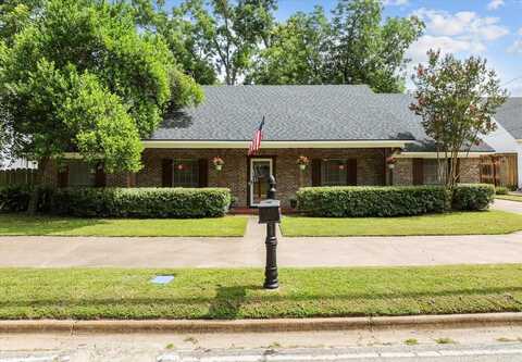907 East Houston Avenue, Crockett, TX 75835