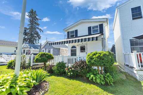 66 Kings Highway, Hampton, NH 03842