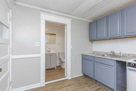 39 Mead Street, Manchester, NH 03104