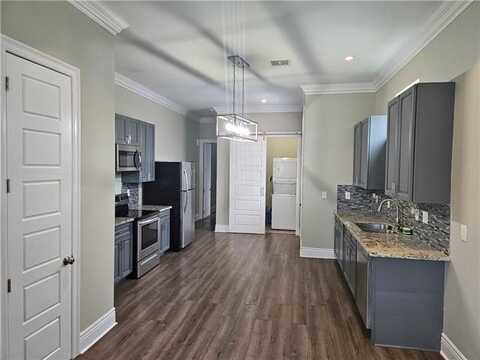 2401 S SARATOGA Street, New Orleans, LA 70113