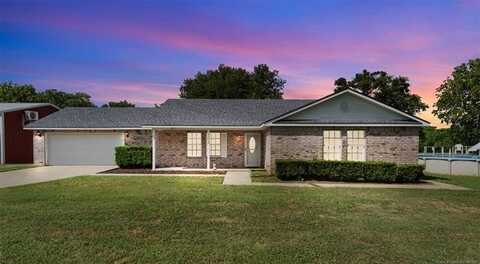 976 SW 650 Road, Chouteau, OK 74337