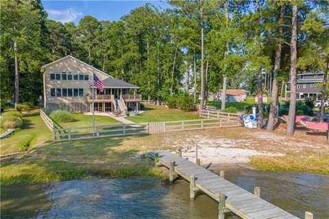 11 Franklin Street, Deltaville, VA 23043