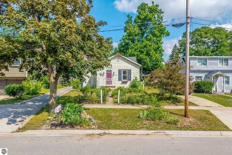 435 EVART STREET, CADILLAC, MI 49601