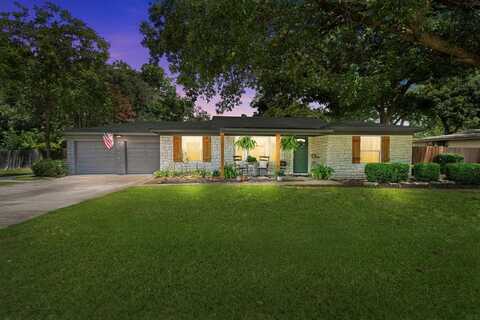 1115 Warden Street, Benbrook, TX 76126