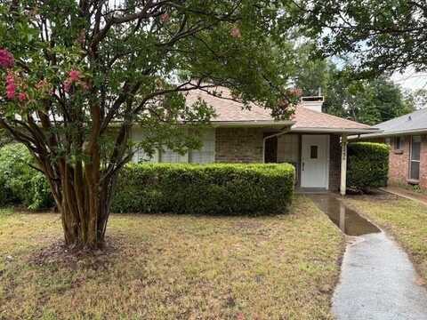 715 Oakwood Lane, Arlington, TX 76012