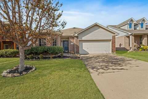 1028 Castle Top Drive, Fort Worth, TX 76052