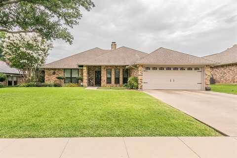 10153 Stoneleigh Drive, Benbrook, TX 76126