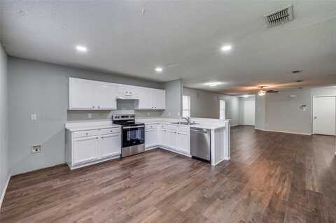 8405 Seven Oaks Lane, Denton, TX 76210