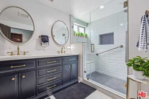 11218 Camarillo St, West Toluca Lake, CA 91602