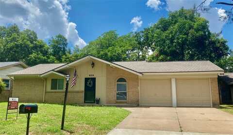 808 Monticello Court, Arlington, TX 76012