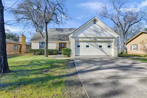 924 Kiowa Drive W, Lake Kiowa, TX 76240