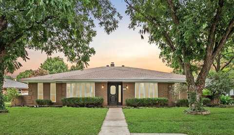 2204 Winewood Lane, Arlington, TX 76013