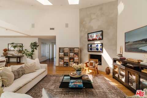 3554 Alginet Dr, Encino, CA 91436