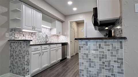 7468 E Northwest Highway, Dallas, TX 75231