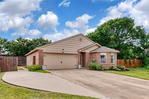 929 Comiskey Court, Saginaw, TX 76179