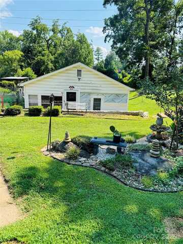 1611 Valwood Place NE, Lenoir, NC 28645