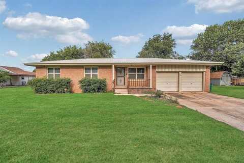 1905 N Oregon Avenue, Mangum, OK 73554