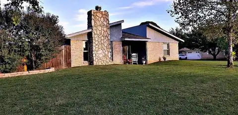 900 Village Street, Altus, OK 73521