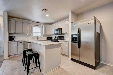 1701 Andover Court, The Village, OK 73120