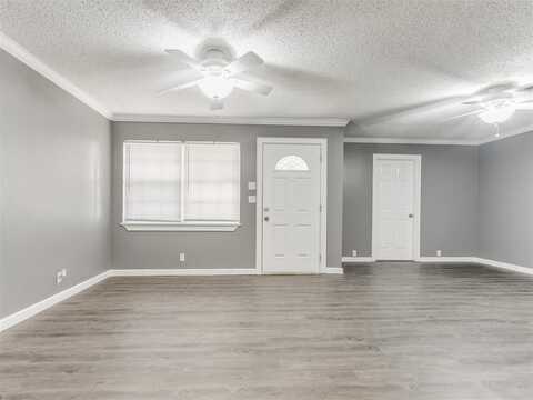425 W Linden Drive, Mustang, OK 73064