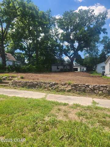 322 N Maple Avenue, Joplin, MO 64801