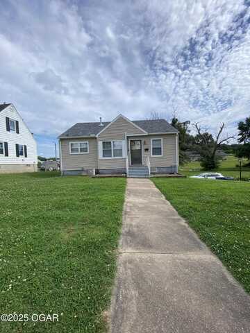 1324 Olive Street, Carthage, MO 64836