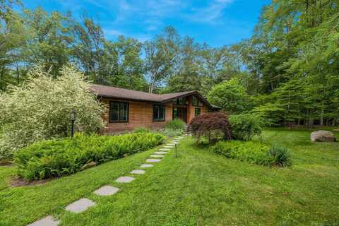 47 Chestnut Hill Road, Stamford, CT 06903