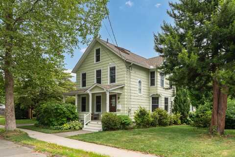 45 Graves Avenue, Guilford, CT 06437