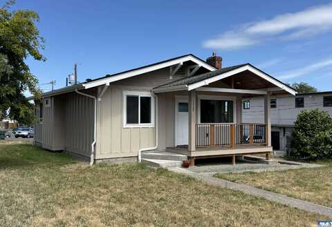 1009 W 9th St, Port Angeles, WA 98363