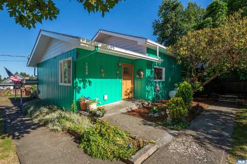 1038 W Glenwood St, Port Angeles, WA 98363