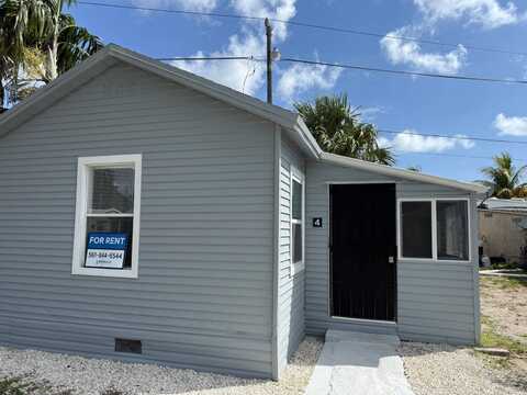 4 Pine Ridge Dr, Riviera Beach, FL 33404