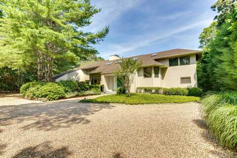16 Elisha's Path, Wainscott, NY 11975
