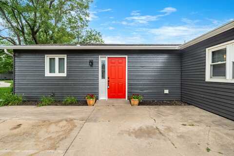 2413 Galloway Dr, Manhattan, KS 66502