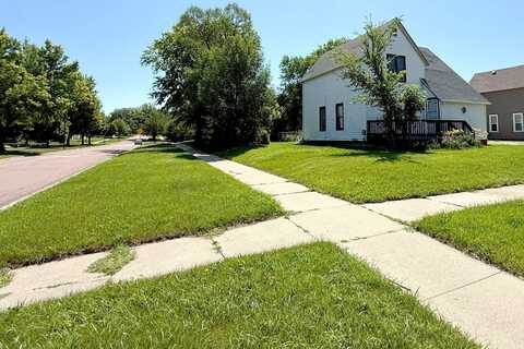 926 6th Ave, Brookings, SD 57006
