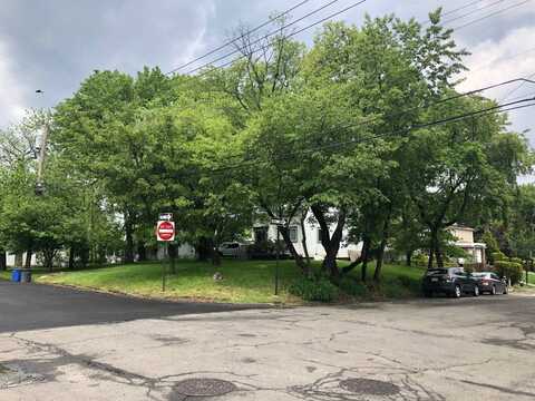 203 Center St, Staten Island, NY 10306