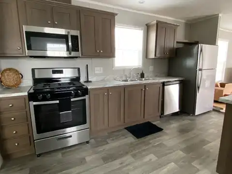 5231 Rhine, Flint, MI 48507