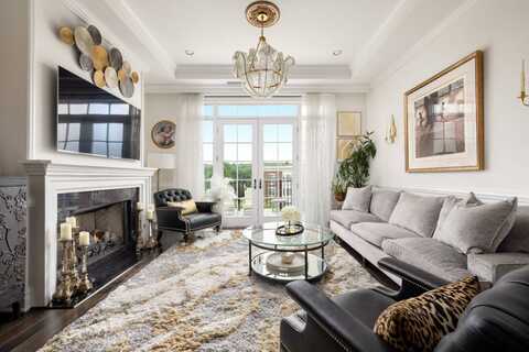 2000 Royal Court, North Hills, NY 11040