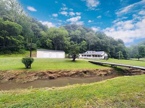 141 Canoe Run Road, Looneyville, WV 25259