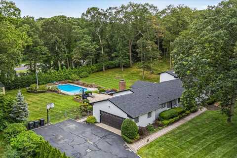9 Midvale Ct, East Northport, NY 11731