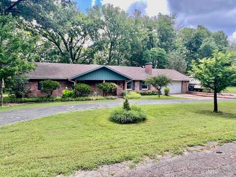 105 Pullins Dr, Coffeyville, KS 67337