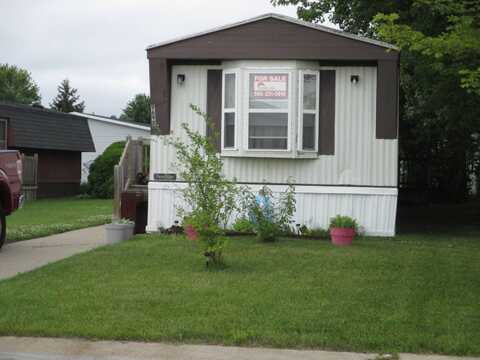 9698 Stoneypointe Dr, Fairhaven, MI 48023
